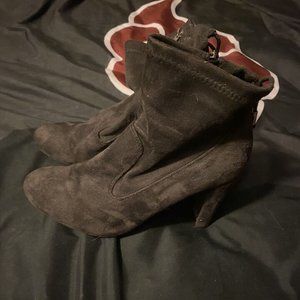 C & M women’s ankle booties size 9M